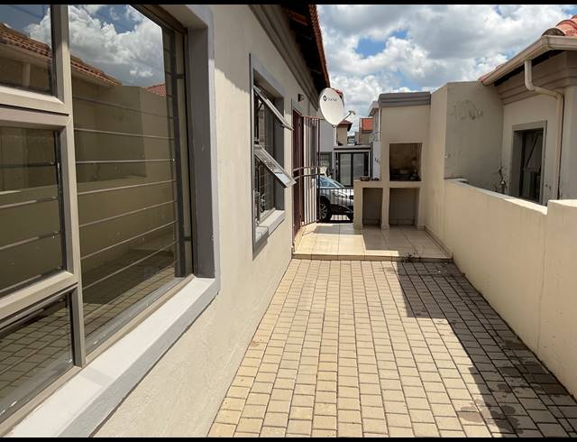 3 BEDROOM FREEHOLD FOR SALE IN SAGEWOOD